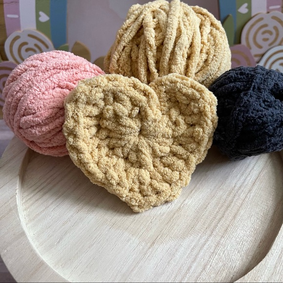 Heart Reusable Makeup Remover Face Scrubbies - Picture 3 of 6